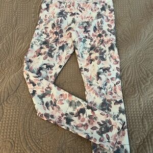 Old Navy Activewear Girls Floral Leggings in Pink, Gray, and White